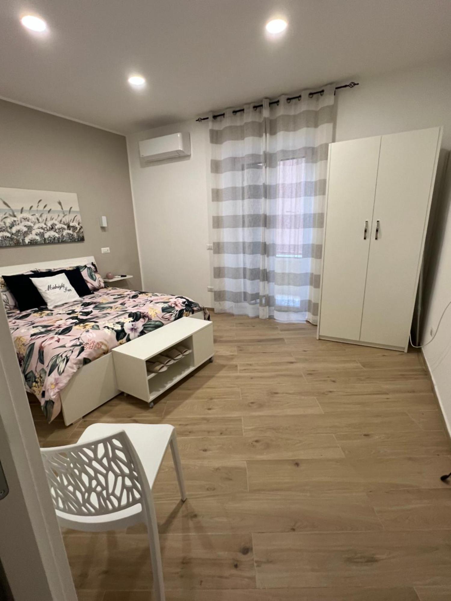 Midnight Sun Bed & Breakfast วิเอตริ ภายนอก รูปภาพ